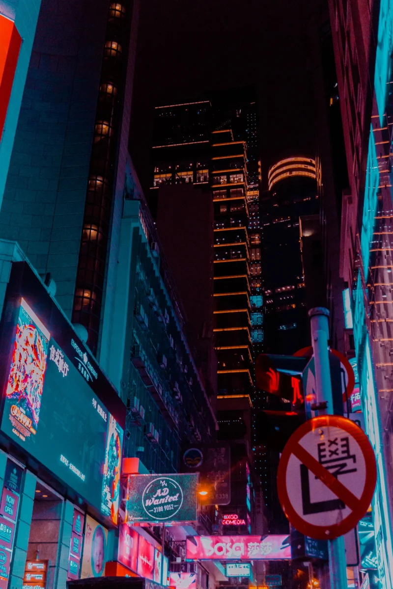 Cyberpunk neonlighted high rise building KQ75n in ultra high definition with vivid magenta and cyan colors for 4K mobile AMOLED wallpaper.