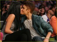 pictures of selena gomez and justin bieber kissing